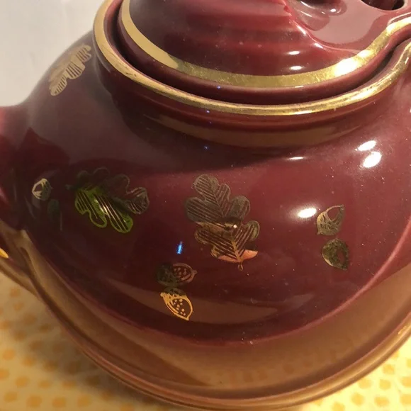 Vintage Hall burgundy and gold tea pot with hook lid - Picture 2 of 13